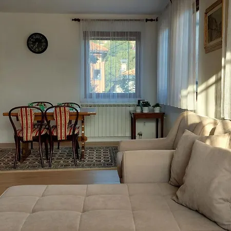 Sweet Old Town Flat *