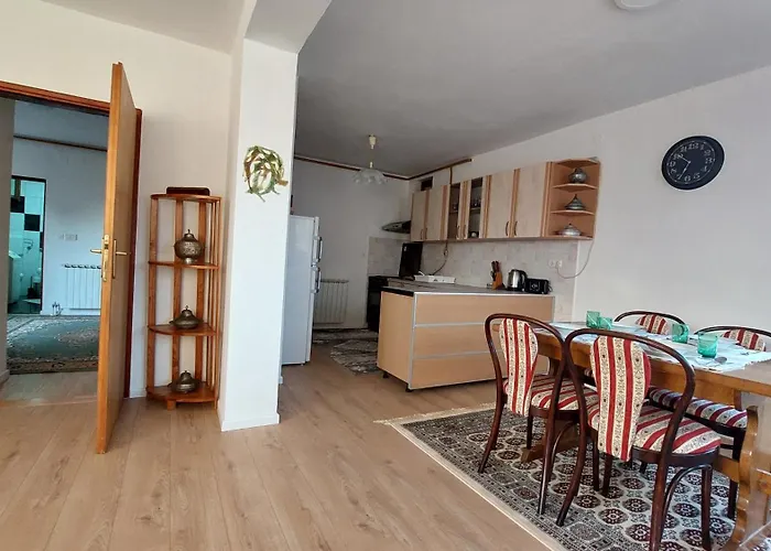 Sweet Old Town Flat *