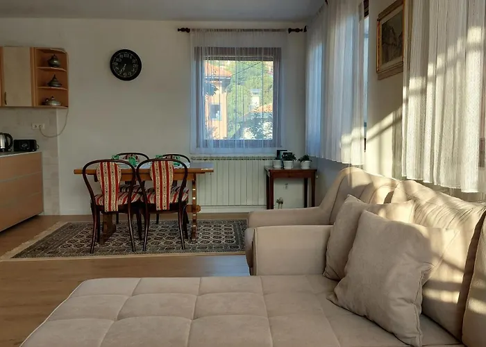 Sweet Old Town Flat *